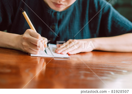 日本女人練字,硬毛筆,毛筆 日本女人練字,硬毛筆,毛筆 81928507