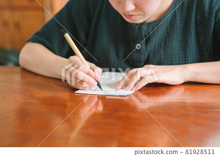 Japanese woman practicing penmanship, hard brush, brush pen Japanese woman practicing penmanship, hard brush, brush pen 81928511