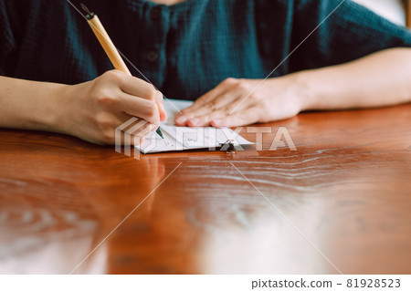 日本女人練字，硬毛筆，毛筆 81928523