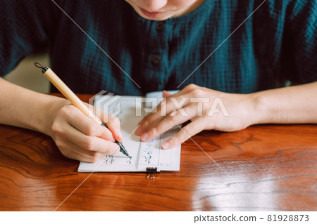 Japanese woman practicing calligraphy, hard brush, brush pen Japanese woman practicing calligraphy, hard brush, brush pen 81928873