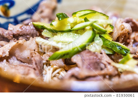 Home cooking meat soba 81930061
