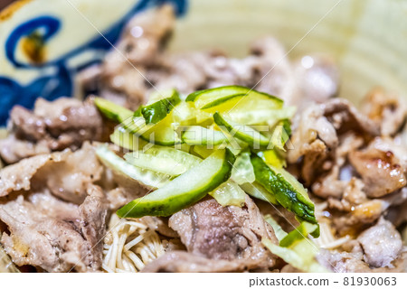 Home cooking meat soba 81930063