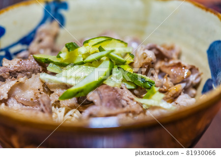 Home cooking meat soba 81930066