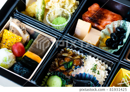 冠狀獎學金，飯後停頓回家的便當盒 81931425