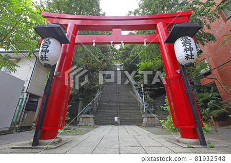 愛宕神社的牌坊門和成功的石階 81932548