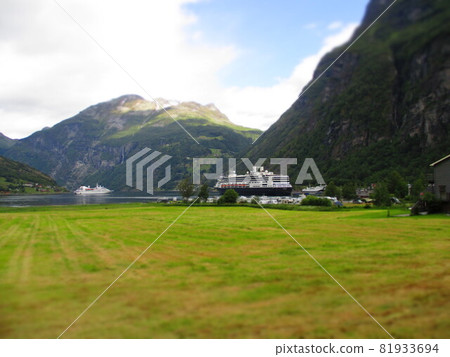 Norwegian Geiranger diorama style Norwegian Geiranger diorama style 81933694