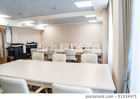 a classroom at the school for collaboration and discussion. a classroom at the school for collaboration and discussion. 81934975