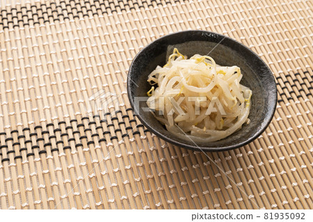 Namul of bean sprouts 81935092