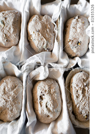 Unbaked bread in baskets on the table is proofing 81935326