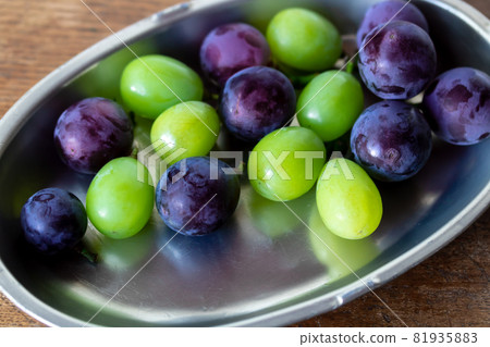 葡萄,光澤馬斯喀特和先鋒 葡萄,光澤馬斯喀特和先鋒 81935883