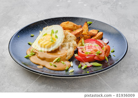 Chopped pork sirloin with fried potato wedges, egg, tomato and radish Chopped pork sirloin with fried potato wedges, egg, tomato and radish 81936009