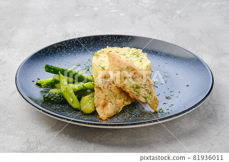 Fried zander fillet with mashed potatoe and pickled cucumber Fried zander fillet with mashed potatoe and pickled cucumber 81936011