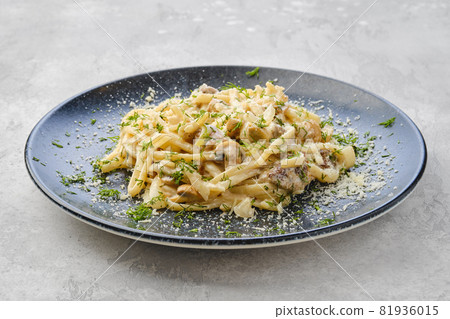 Pasta with honey agarics, onion and cheese Pasta with honey agarics, onion and cheese 81936015