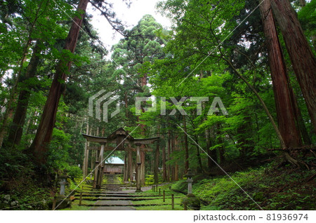 Hakusan Heisen-ji Temple Two Torii and Hall of Fame 81936974