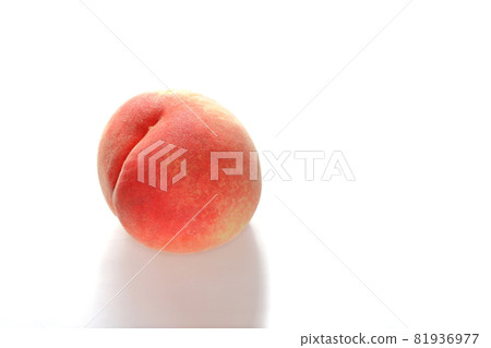 Peach with red skin 81936977