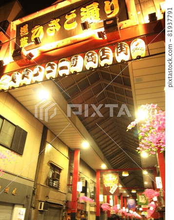 Asakusa 2021 Hisago-dori with no customers 81937791