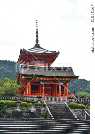 夏天的清水寺、西門和三層寶塔 81938167