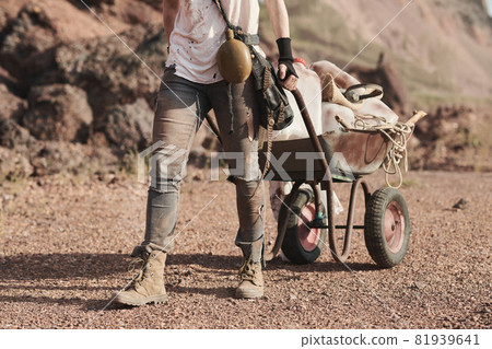 Refugee with cart outdoors Refugee with cart outdoors 81939641