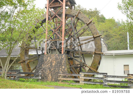 Large spinning water wheel Large spinning water wheel 81939788