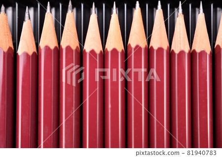 A row of pencils 81940783