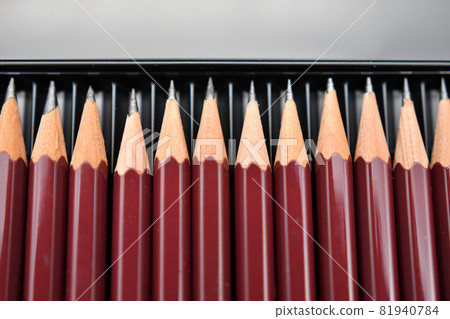 A row of pencils 81940784