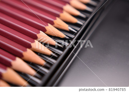 A row of pencils 81940785
