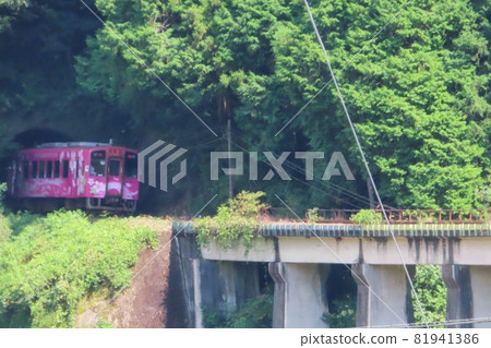 [山口縣] Kiha 40，在鄉下運行的單列火車，錦川青龍線 81941386