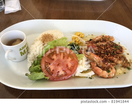 Hawaiian lunch plate (garlic shrimp) Hawaiian lunch plate (garlic shrimp) 81941844