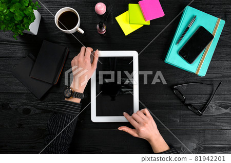 Hand use tablet on desk table top view Hand use tablet on desk table top view 81942201