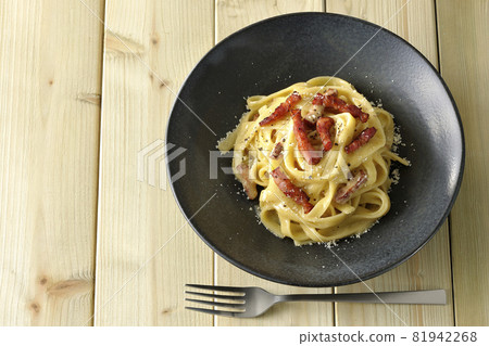 A bird's-eye view of the crispy baked fettuccine carbonara and fork 81942268