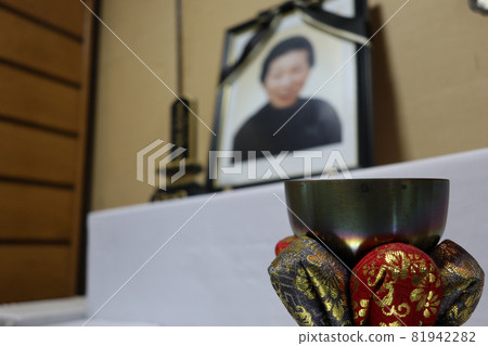 遺骸、太平間平板電腦和鈴鐺 遺骸、太平間平板電腦和鈴鐺 81942282