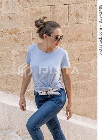 Women wearing t-shirt and jeans going up the stairs 81942488