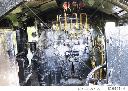 駕駛蒸汽機車 駕駛蒸汽機車 81944144
