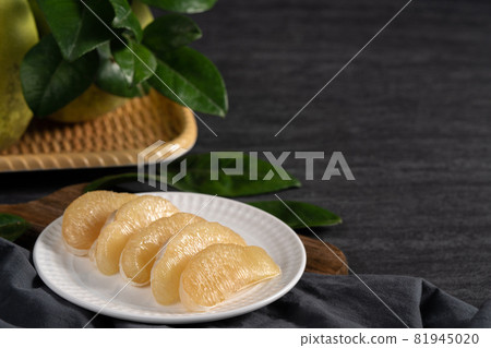 Pomelo Mid-Autumn Festival black background pomelo Mid-Autumn Festival ユズ ゆず Pomelo Mid-Autumn Festival black background pomelo Mid-Autumn Festival ユズ ゆず 81945020