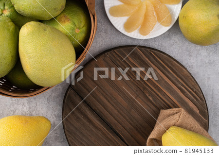 Pomelo Mid-Autumn Festival cement background pomelo Mid-Autumn Festival ユズ ゆず 81945133