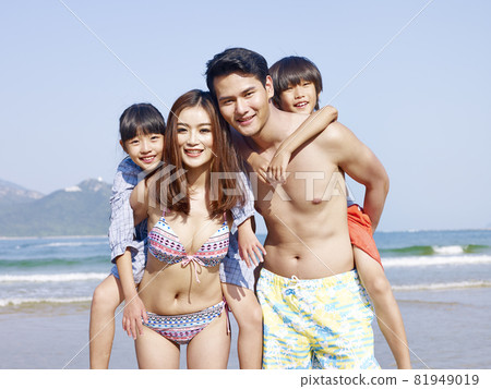 asian family with two children having fun on beach 81949019