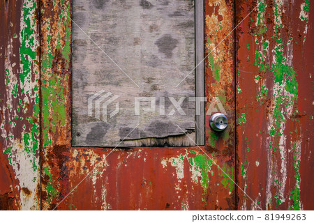 Deteriorated exterior walls and doors 81949263
