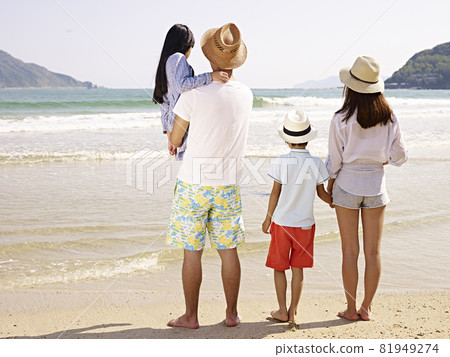 asian family with two children looking at the sea, rear view asian family with two children looking at the sea, rear view 81949274