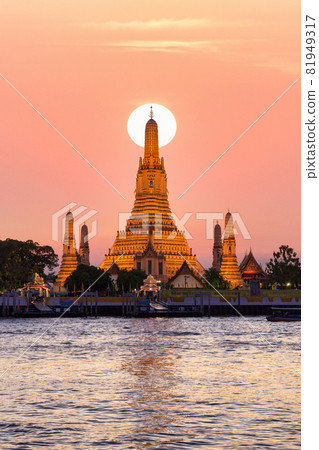 Wat Arun, Temple of dawn and the Chao Phraya River, Bangkok, Thailand 81949317