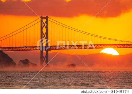 Sunrise in the morning mist, Innoshima Bridge, Onomichi City, Hiroshima Prefecture Sunrise in the morning mist, Innoshima Bridge, Onomichi City, Hiroshima Prefecture 81949574