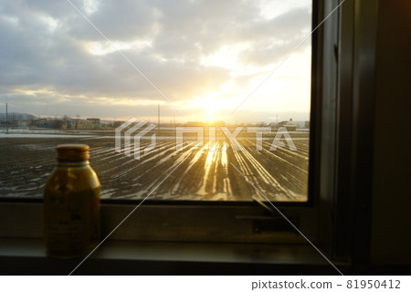 Railroad car window illuminated by the sunrise 81950412