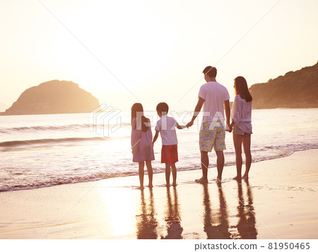 asian family with two children enjoying sunrise on beach asian family with two children enjoying sunrise on beach 81950465