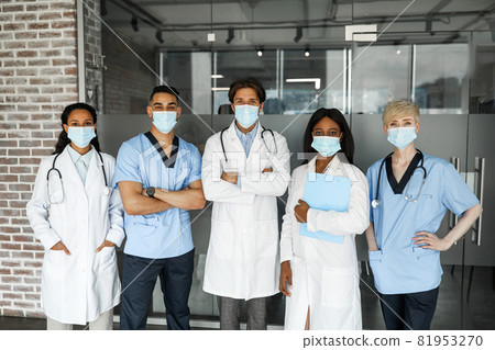 International medical team in face masks having team-building International medical team in face masks having team-building 81953270