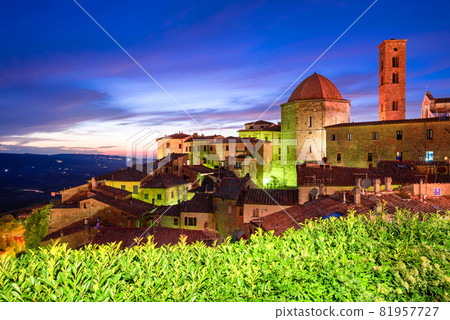 Volterra, Tuscany - Nightscene panoramic view of old Tuscan town in Italy. Volterra, Tuscany - Nightscene panoramic view of old Tuscan town in Italy. 81957727