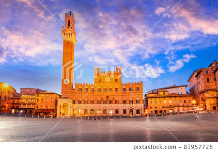 Siena, Italy - Piazza del Campo and the Mangia Tower twilight Siena, Italy - Piazza del Campo and the Mangia Tower twilight 81957728
