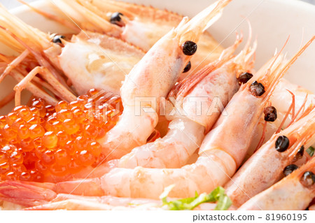 海鮮蓋飯(甜蝦、牡丹蝦、鮭魚子)。 海鮮蓋飯(甜蝦、牡丹蝦、鮭魚子)。 81960195
