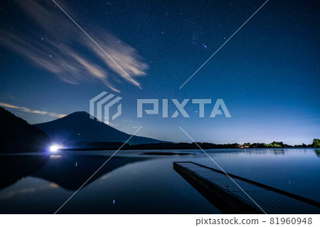 (Shizuoka Prefecture) Orion shining Lake Tanuki, Mt. Fuji (Shizuoka Prefecture) Orion shining Lake Tanuki, Mt. Fuji 81960948