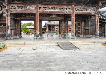 Nagahama City Daitsuji "Nagahama Gobo" mountain gate 81962150