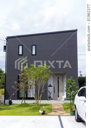 White car and black house 81962377