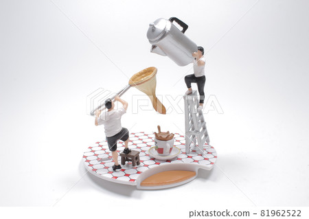 a mini figure Pouring Hong Kong Milk tea a mini figure Pouring Hong Kong Milk tea 81962522